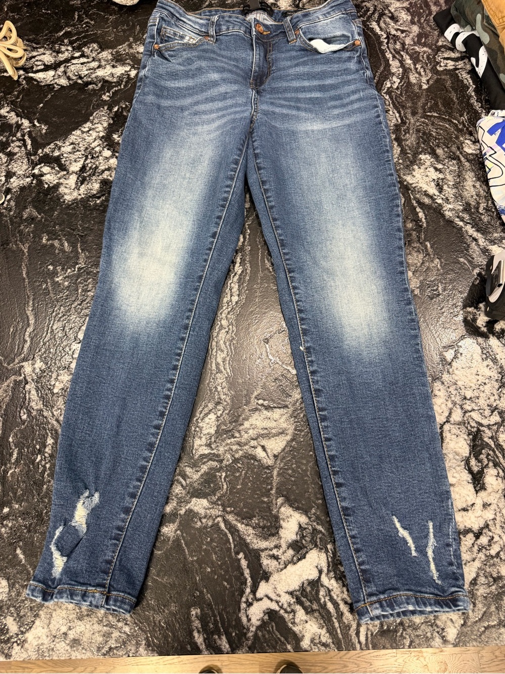 Kendall + Kylie Ultra Babe Skinny Jeans
Size 7/28